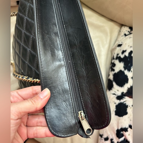 Vintage CHANEL quilted leather bag - Picture 5 of 10